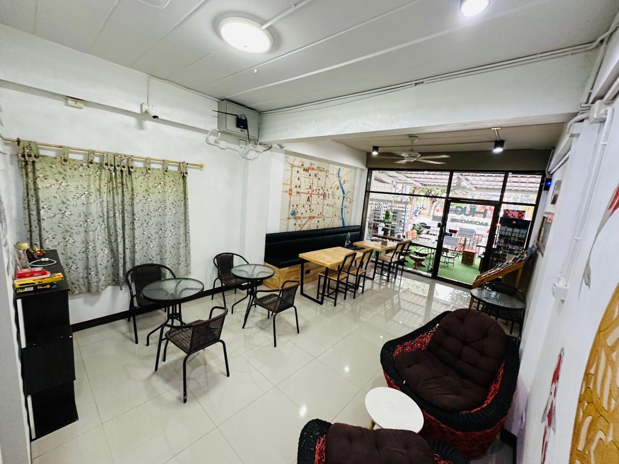 Hug Backpackers Hostel Chiang Mai Bagian luar foto